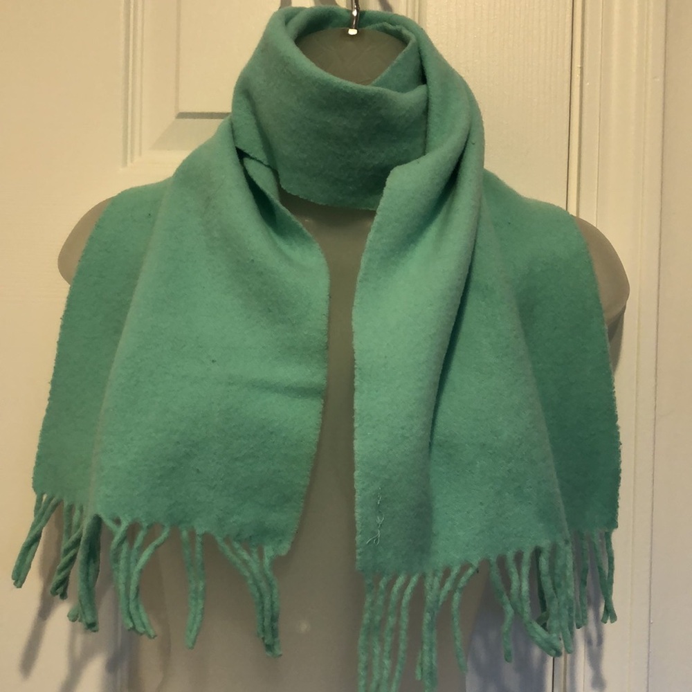 Very stylish oblong scarf Lambswool turquoise color Fringed
